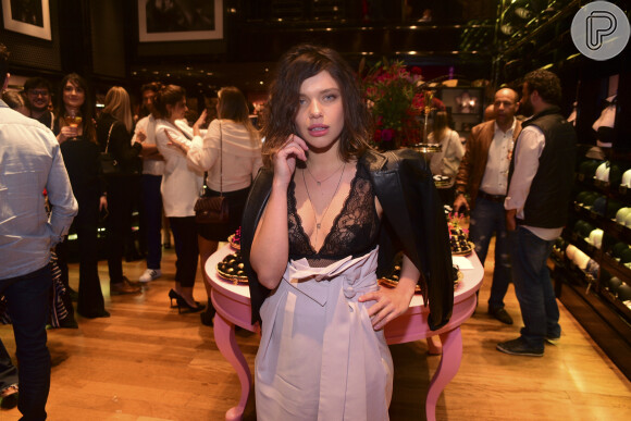 Bruna Linzmeyer prestigiou o lançamento da nova coleção da grife de lingeries Loungerie, no Shopping JK Iguatemi, em São Paulo, nesta quinta-feira, 9 de novembro de 2017