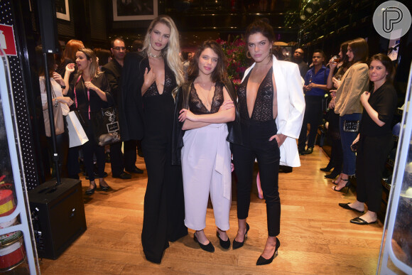 Yasmin Brunet, Bruna Linzmeyer e Mariana Goldfarb ousaram nos looks para o lançamento da nova coleção da grife de lingeries Loungerie, no Shopping JK Iguatemi, em São Paulo, nesta quinta-feira, 9 de novembro de 2017