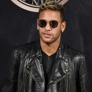 'Todo herói precisa de uma equipe', escreveu o perfil do PSG ao comparilhar vídeo em que Neymar é comparado ao personagem Batman