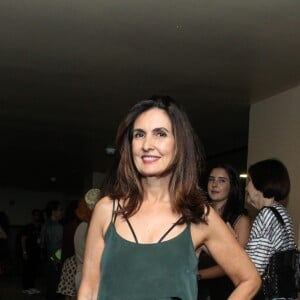 Fátima Bernardes escolheu um look verde cheio de estilo para a noite de diversão em família