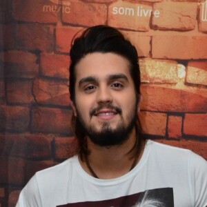 Luan Santana ficou ansioso para ver a adolescente com a peruca feita com seu cabelo: 'Vamos fazer essa surpresa para ela agora?'