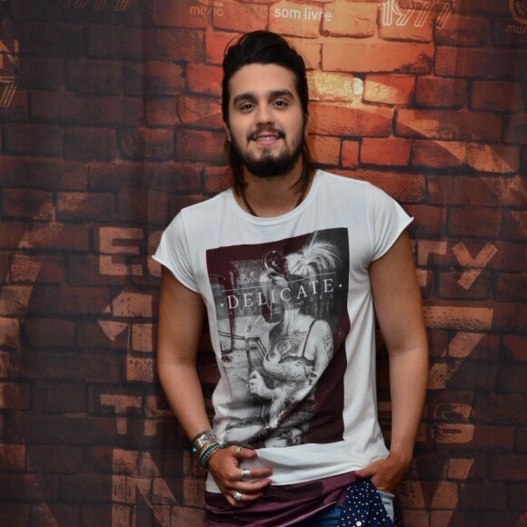 Luan Santana ficou ansioso para ver a adolescente com a peruca feita com seu cabelo: 'Vamos fazer essa surpresa para ela agora?'