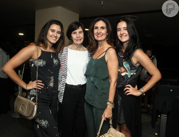 Com Laura e Beatriz e a mãe, Eunice, Fátima Bernardes curtiu o musical sobre a vida de Ayrton Senna
