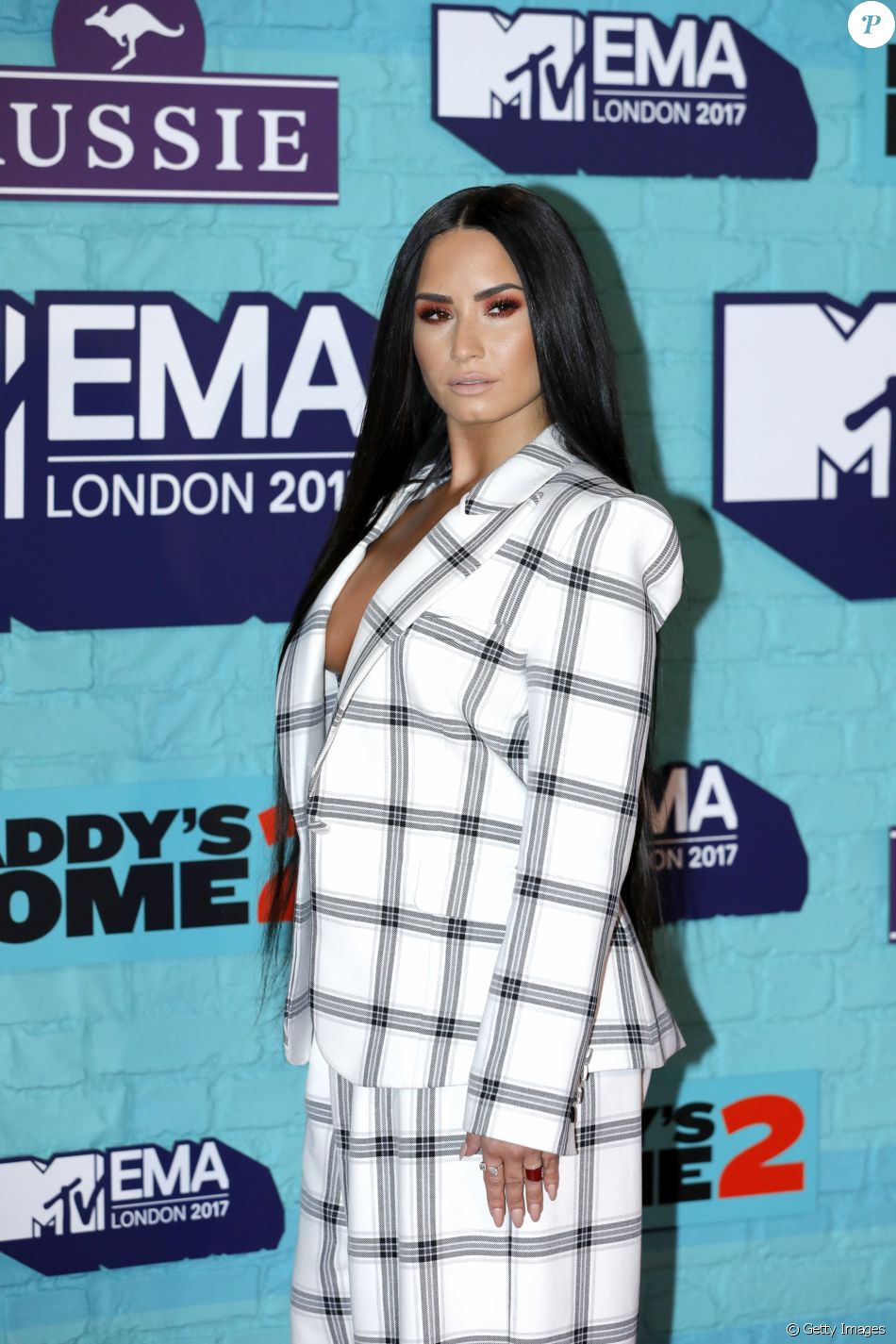 Com Producao Do Hairstylist Cesar Deleon Ramirez Demi Lovato