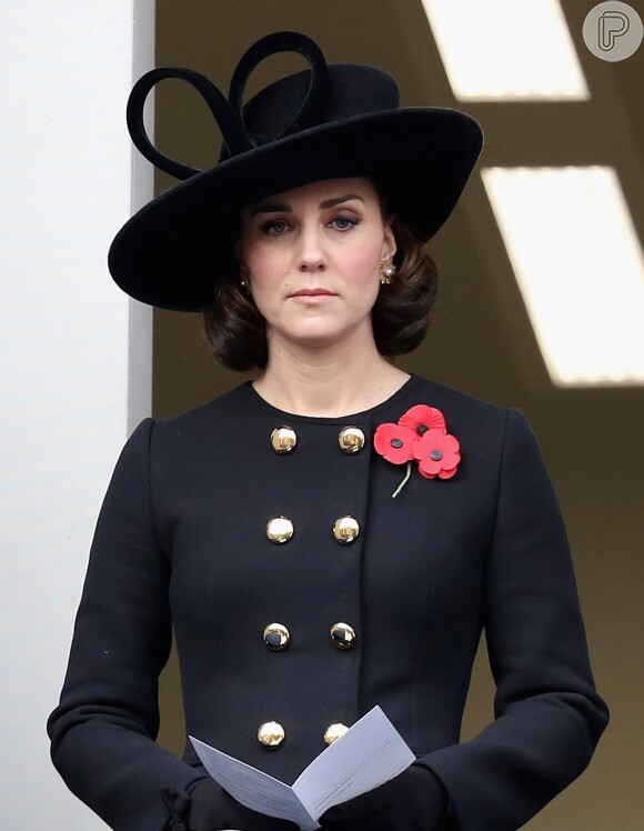 Chapéu com alças foi escolhido por Kate Middleton para prestigiar o Remembrance Sunday Service, que presta homenagem às pessoas que sofreram com a Primeira Guerra Mundial