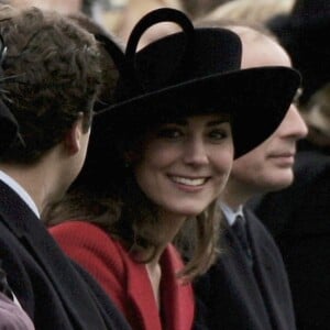 Kate Middleton usou o mesmo chapéu em 2006, durante o o desfile de  príncipe William na Real Academia Militar de Sandhurst