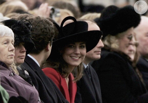 Kate Middleton usou o mesmo chapéu em 2006, durante o o desfile de  príncipe William na Real Academia Militar de Sandhurst