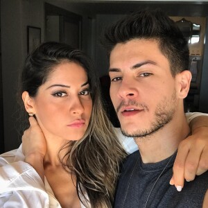 Arthur Aguiar e Mayra Cardi ficaram noivos em setembro de 2017
