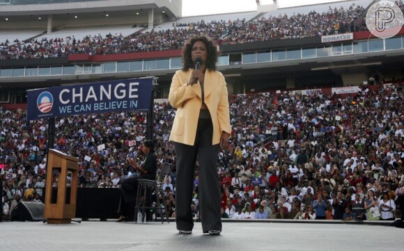 Oprah Winfrey falou em um comício para 29 mil pessoas durante a campanha da primeira eleição de Barack Obama, em dezembro de 2007