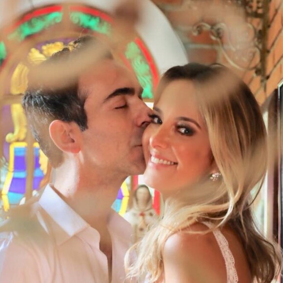 Casamento no civil de Ticiane Pinheiro e Cesar Tralli foi no segredo e aconteceu no final de semana, segundo o colunista Ricardo Feltrin, nesta terça-feira, 14 de novembro de 2017