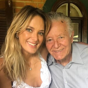 Ticiane Pinheiro, mulher de Cesar Tralli, aproveitou o casamento com o jornalista para comemorar o aniversário do pai, Fernando