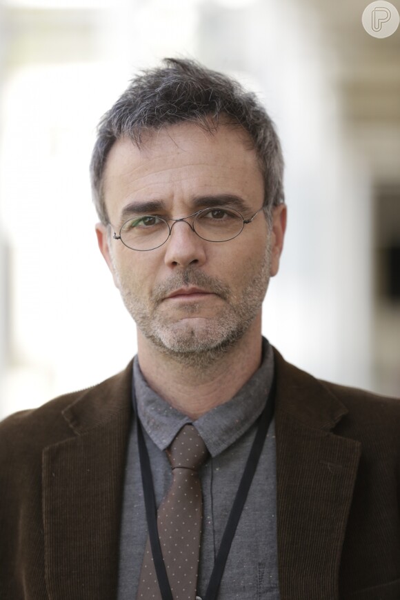 Dylan (Marcelo Valle) é um cientista que vive em conflito com Uri (Emilio Orciollo Netto), na novela 'Apocalipse'