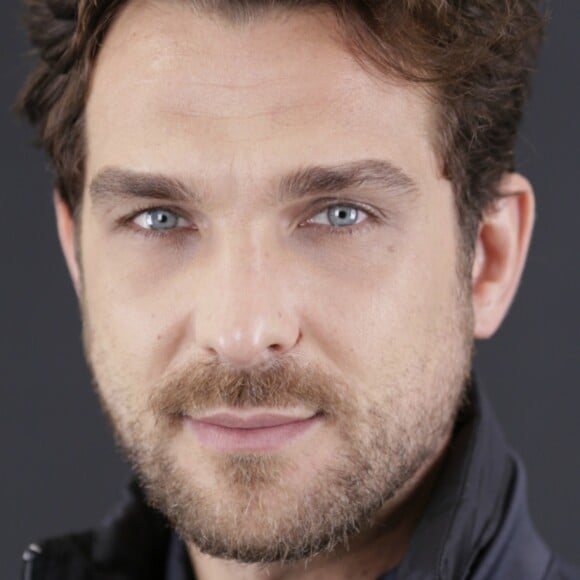 Benjamin (Pedrinho Melo/Igor Rickli) é o gênio da informática. Vai se casar com Zoe (Gabriella Saraivah/Juliana Knust) e sofrer com a morte da avó, Lia (Lucinha Lins), na novela 'Apocalipse'