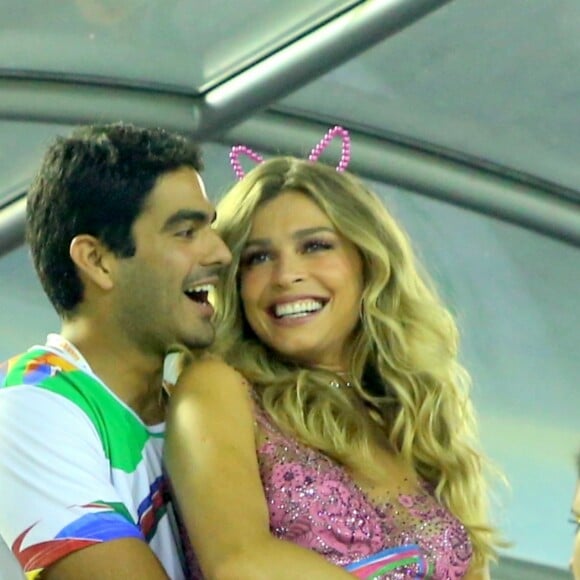 Grazi Massafera e Patrick Bulus passaram o Carnaval juntos e foram fotografados na Sapucaí em fevereiro de 2017