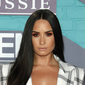 Demi Lovato assistiu jogo da seleção brasileira contra a Inglaterra no estádio Wembley, em Londres, na noite desta quarta-feira, 14 de novembro de 2017