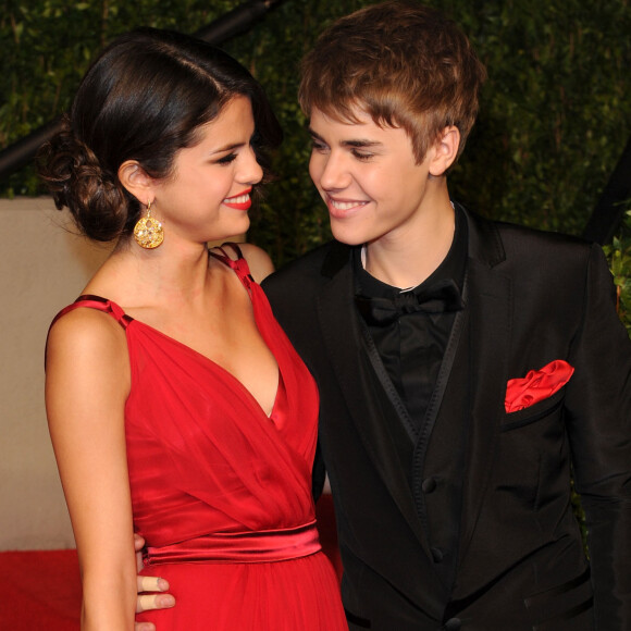 Selena Gomez é vista caminhando com Justin Bieber em parque de Los Angeles