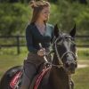 Marina Ruy Barbosa treinou com cavalo para viver a plebeia Amália na novela 'Deus Salve o Rei'