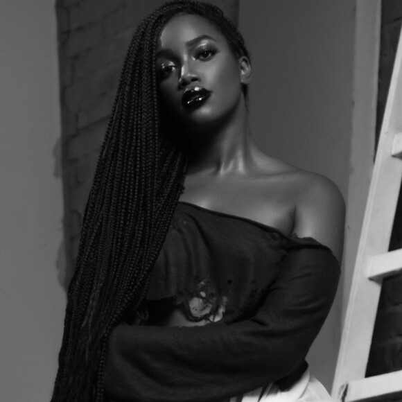 'Eu não vou pra academia, mas de vez em quando eu dou uma aparecida lá quando eu acho que estou perdendo meu condicionamento físico, quando eu acho que tenho que estar mais forte', disse Iza