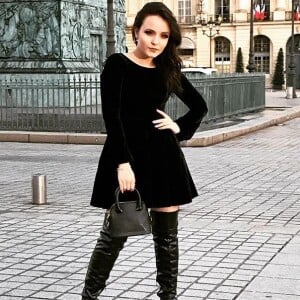 Larissa Manoela foi tietada por fãs de Recife, capital de Pernambuco, ao posar em Paris