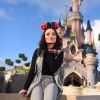 Em Paris, Larissa Manoela se divertiu no parque europeu da Disney