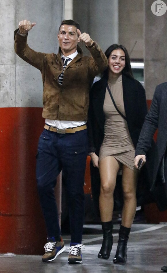 Georgina Rodríguez, namorada de Cristiano Ronaldo, posou pela primeira vez com a filha, Alana Martina. Veja abaixo!