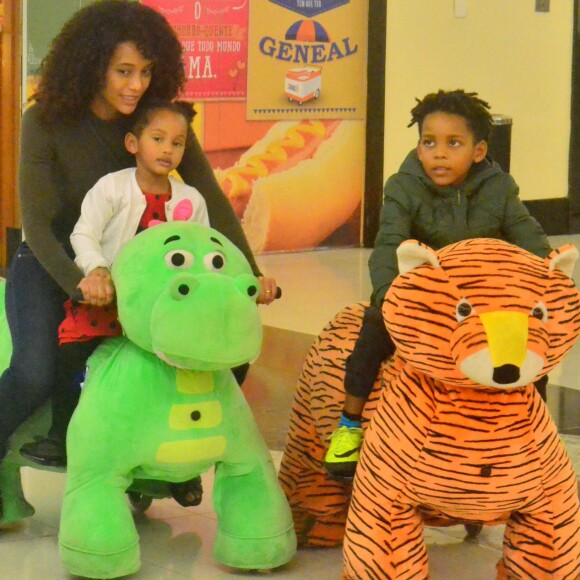 'Quando engravidei do meu filho, fiquei muito aliviada de saber que no meu ventre tinha um homem. Porque eu tinha a certeza de que ele estaria livre de passar por situações vivenciadas por nós, mulheres. Teoricamente, ele está livre. Certo? Errado', avaliou Taís Araújo