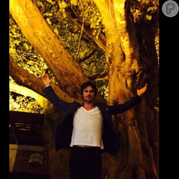 O galã de 'The Vampire Diaries' tem postado várias imagens de São Paulo, onde está hospedado, no Instagram
