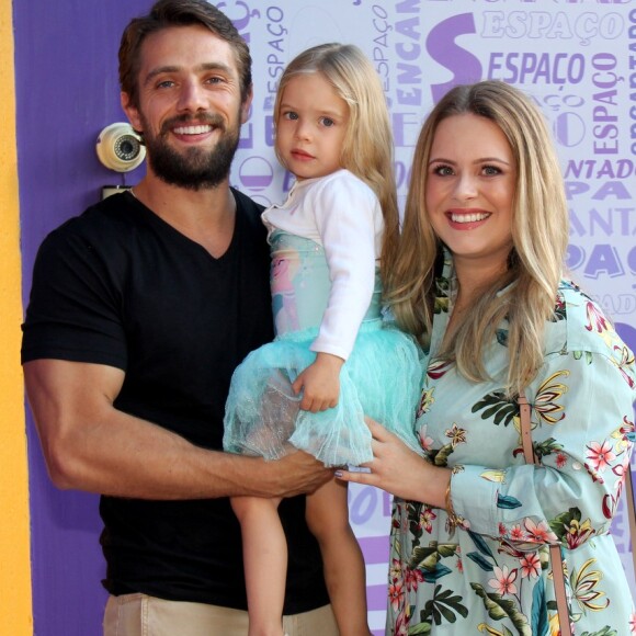 Prestes a ser pai de novo, Rafael Cardoso entregou que a filha, Aurora, de 3 anos, torce para ter uma irmãzinha