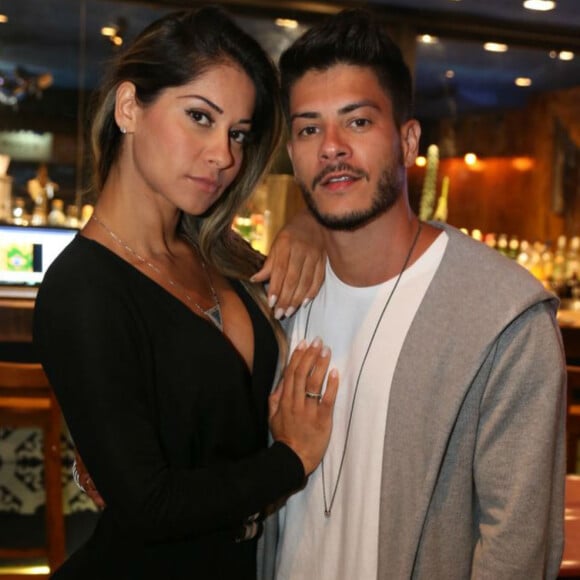 A cerimônia de casamento de Mayra Cardi e Arthur Aguiar será realizada após o Carnaval 2018