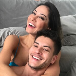 O casal Mayra Cardi e Arthur Aguiar também se prepara para subir ao altar