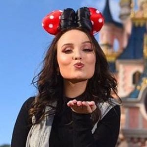 Larissa Manoela comemora 12 milhões de seguidores no Instagram, em 18 de novembro de 2017