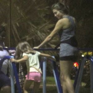 Grazi Massafera e a filha, Sofia, passaram o fim de sábado juntas, em São Conrado, no Rio de Janeiro