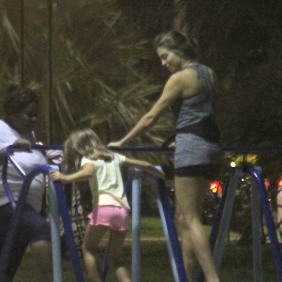 Grazi Massafera e a filha, Sofia, passaram o fim de sábado juntas, em São Conrado, no Rio de Janeiro