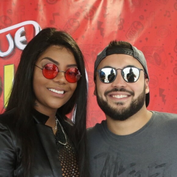 Ludmilla posou com Tuka Carvalho no Villa Mix Festival neste domingo, 19 de novembro de 2017