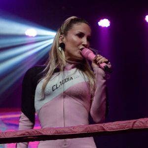 Claudia Leitte quase perdeu aliança durante show em São Paulo, na noite deste domingo, 19 de novembro de 2017: 'Peguei de volta'