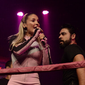 Claudia Leitte recuperou aliança de casamento durante show