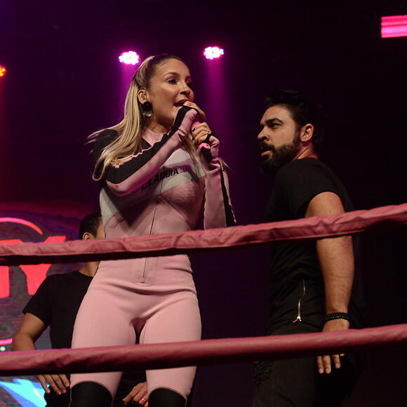 Claudia Leitte recuperou aliança de casamento durante show