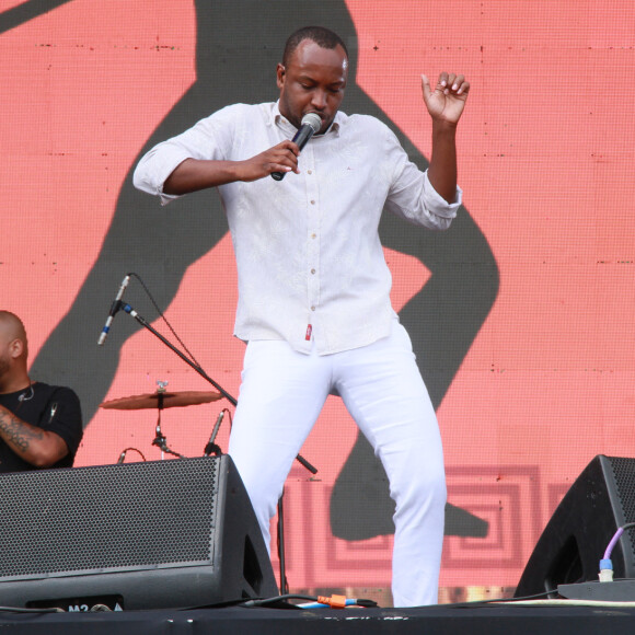 Thiaguinho agitou o público na Maratona da Alegria Villa Mix, no Parque Olímpico da Barra da Tijuca, Zona Oeste do Rio 