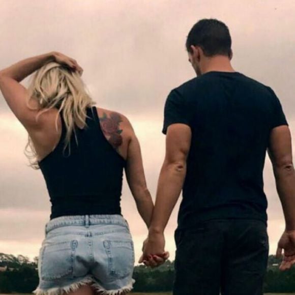 Karina Bacchi está namorando o ex-jogador de futebol e empresário Amaury Nunes