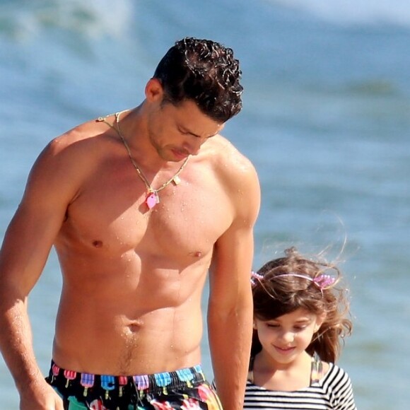 Cauã Reymond descarta por enquanto carreira internacional por causa da filha, Sofia, de 5 anos: 'A paternidade preenche um lugar especial na minha vida'