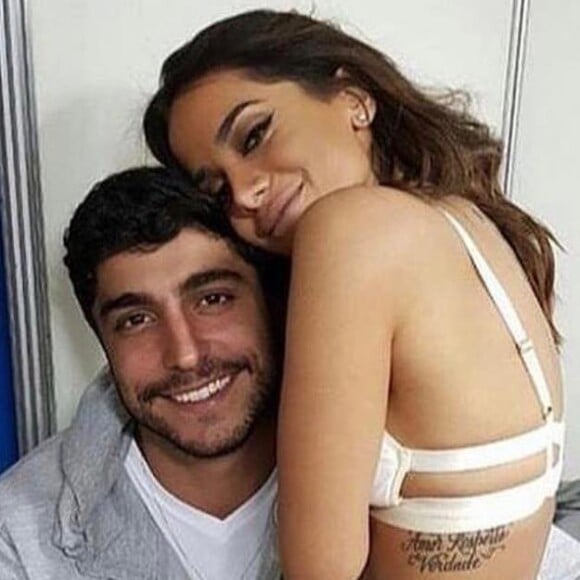 Anitta e Thiago Magalhães tiveram cerimônia íntima realizada na Amazônia