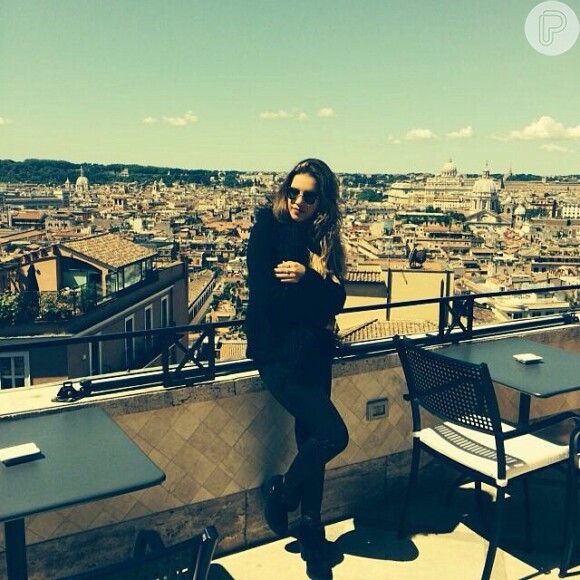 Mariana Rios visita a Itália após atuar em 'Além do Horizonte'