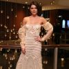 Mariana Goldfarb apostou em look de renda por Helo Rocha para prestigiar o Emmy Internacional 2017