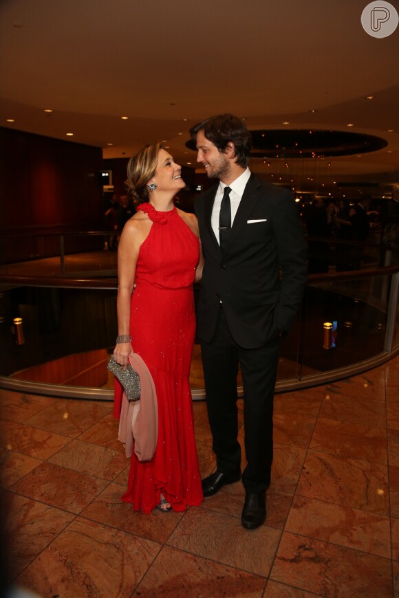 Adriana Esteves foi acompanhada do marido, Vladimir Brichta, ao Emmy Internacional, em 20 de novembro de 2017