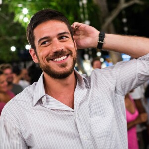 Marco Pigossi será irmão de Alice Wegmann na supersérie 'Onde Nascem os Fortes'