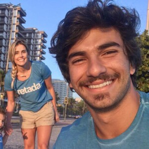 'Dois anos em que oficialmente somos uma família', legendou Deborah Secco ao se declarar