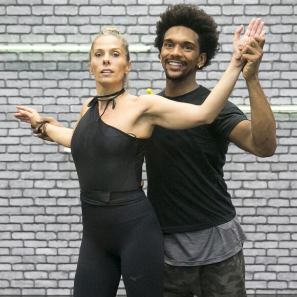 Adriane Galisteu entrega sonhos de voltar a apresentar na TV aberta: 'Está sempre na minha mira, nunca sai'