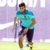 Após um mês longe dos gramados, por conta de um edema no pé esquerdo, Neymar treinou nesta quinta-feira, 15 de maio de 2014, com os jogadores do time espanhol Barcelona