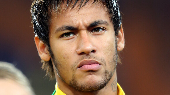 Neymar se apresenta no Rio este mês para os treinos do Brasil para a Copa