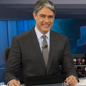 Ao quebrar o pé, William Bonner ficou afastado da bancada do 'Jornal Nacional'